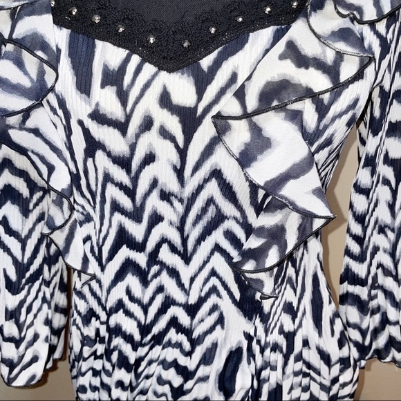 Nicola zebra ruffle blouse - Picture 4 of 6